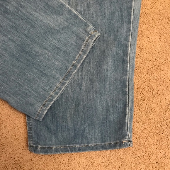 JW Style Denim Blue Jeans Size 12 Capris Distressed Embroidered Touch of Bling - Picture 8 of 14